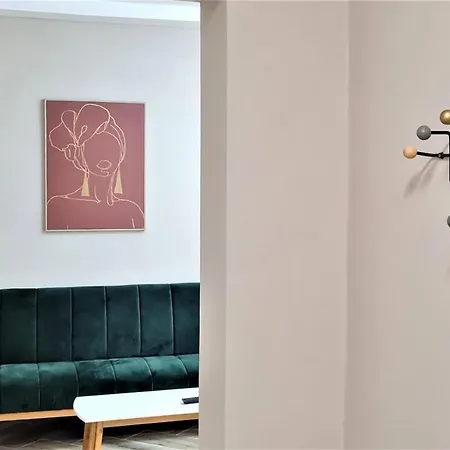 2v1 - 21 Dhjetori Sg Apartment *