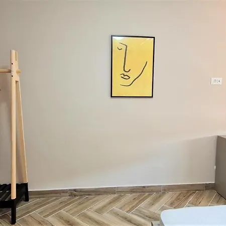 2v1 - 21 Dhjetori Sg Apartment *