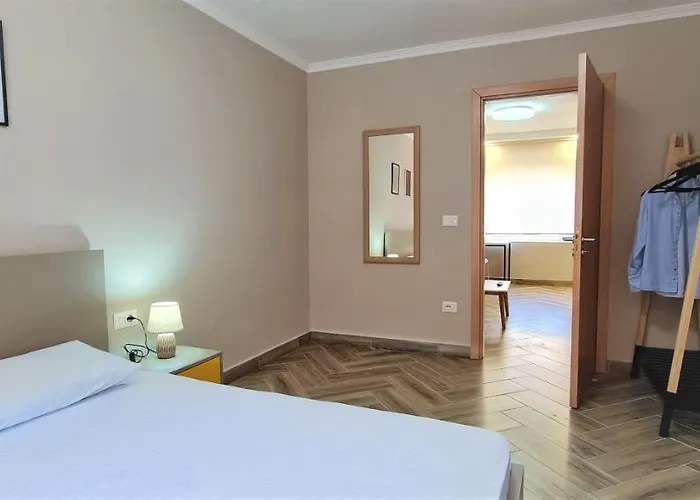 2v1 - 21 Dhjetori Sg Apartamento Tirana